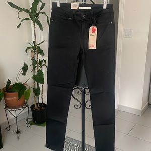Levi’s black jeans